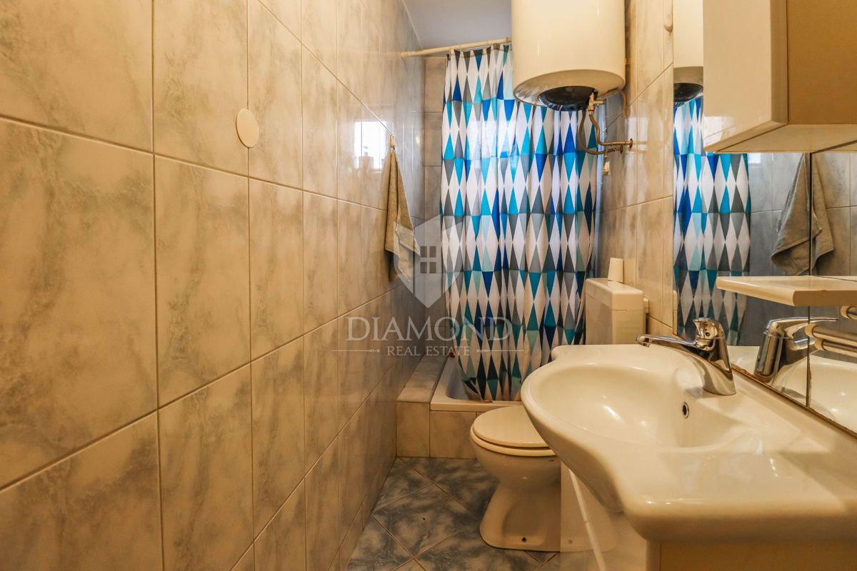 Zagreb, Dugo Selo, hiša s kmetijskim zemljiščem po odlični ceni!