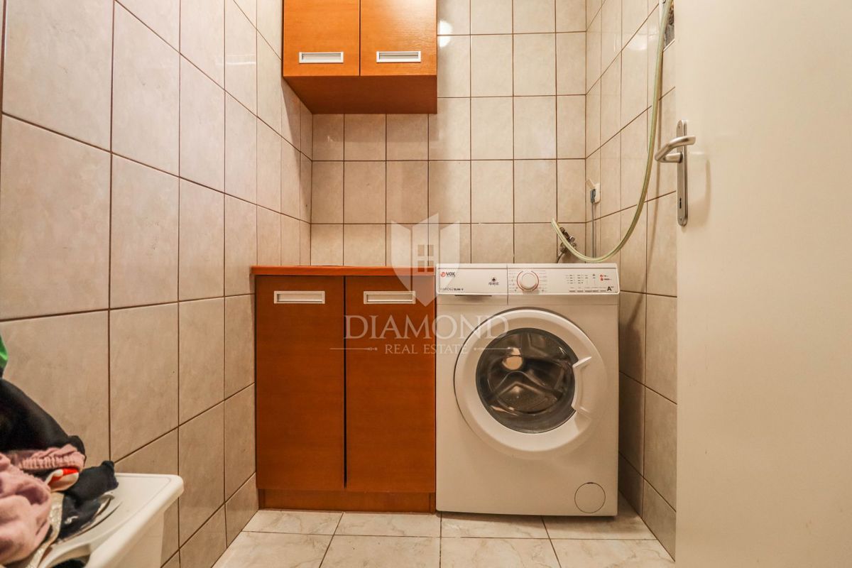 Zagreb, Dugo Selo, hiša s kmetijskim zemljiščem po odlični ceni!