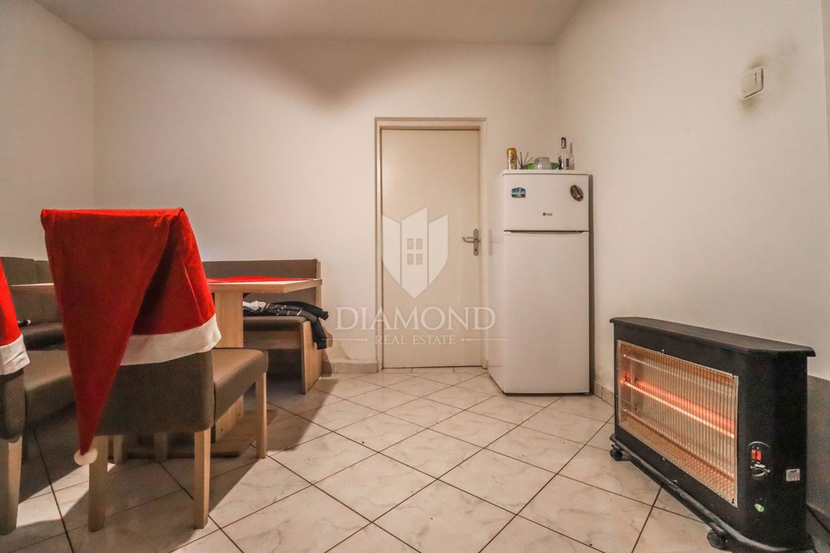 Zagreb, Dugo Selo, hiša s kmetijskim zemljiščem po odlični ceni!