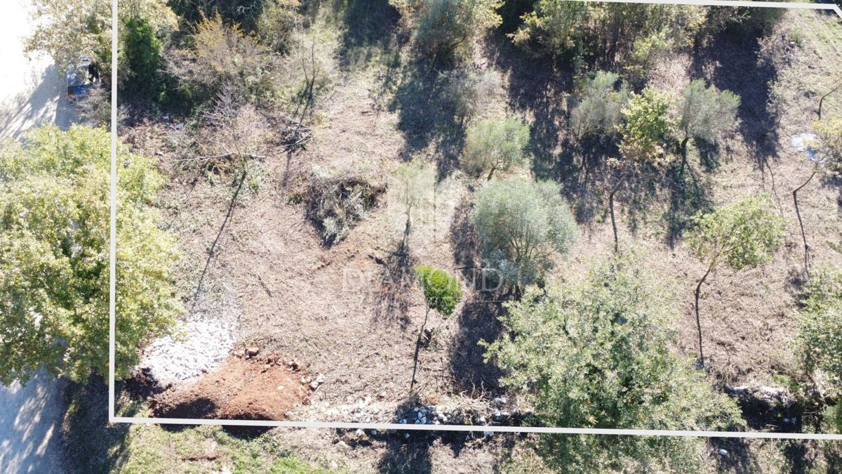 PRILOŽNOST! Poreč – 560 m² zazidljivo zemljišče s pogledom na morje