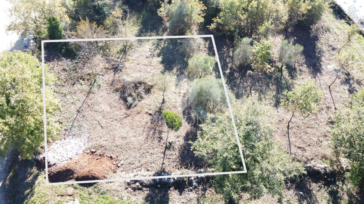 PRILOŽNOST! Poreč – 560 m² zazidljivo zemljišče s pogledom na morje