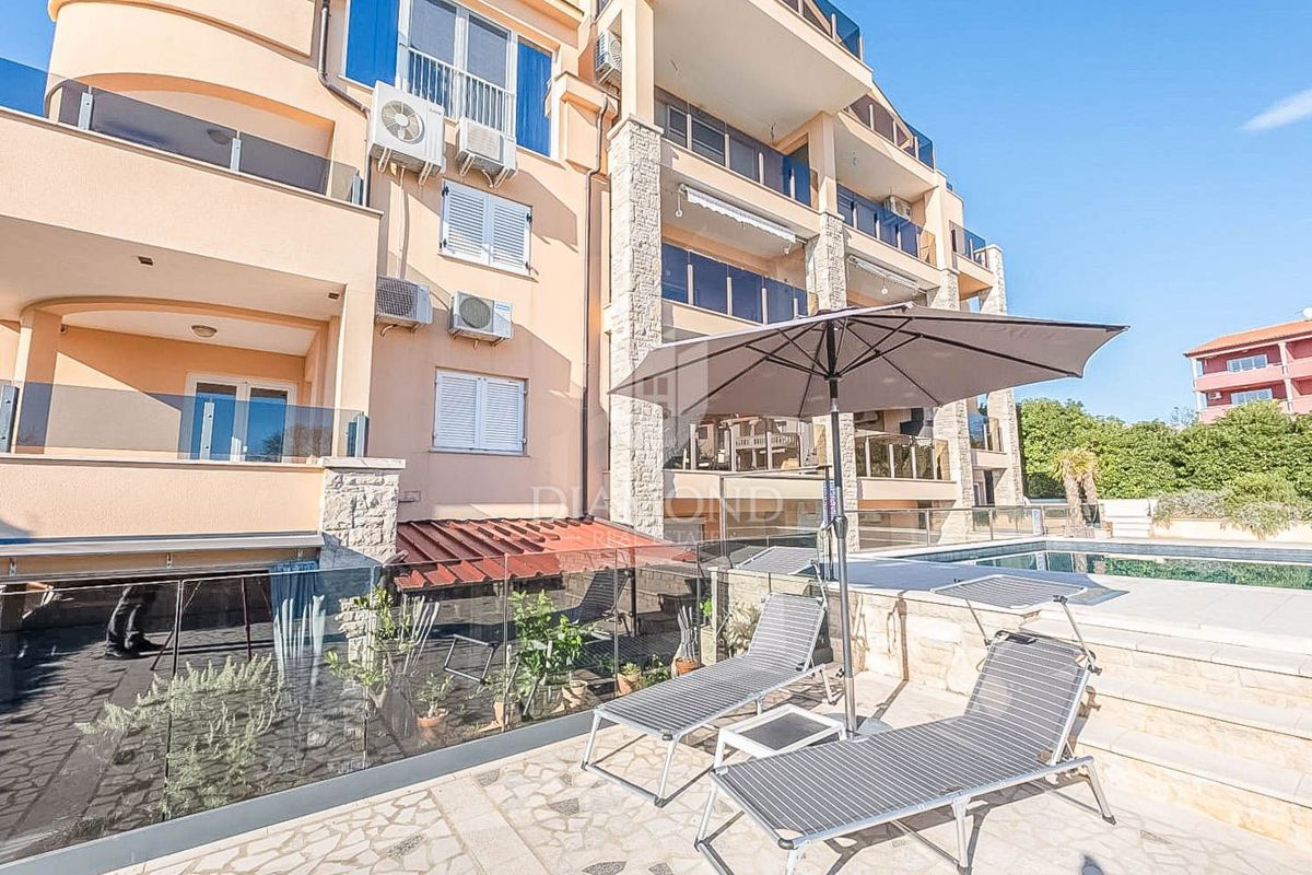 Stanovanje v Medulinu, oaza s teraso in bazenom, 200 m od morja