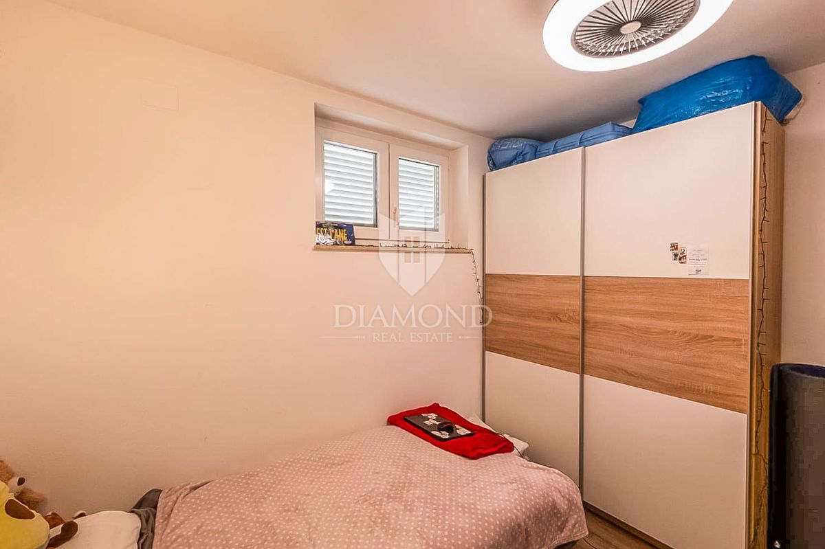 Stanovanje v Medulinu, oaza s teraso in bazenom, 200 m od morja