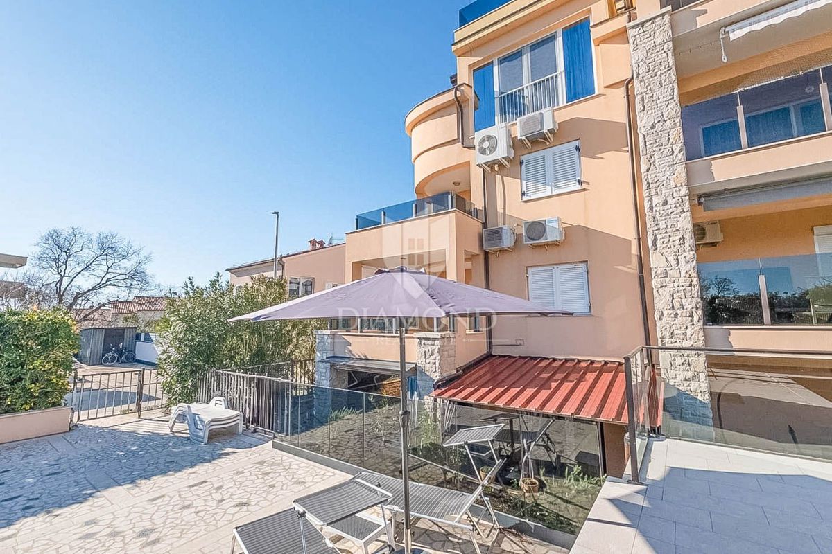 Stanovanje v Medulinu, oaza s teraso in bazenom, 200 m od morja