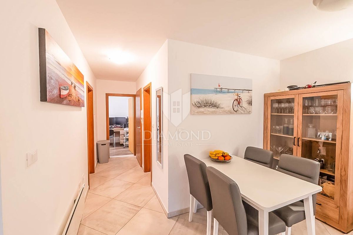 Stanovanje v Medulinu, oaza s teraso in bazenom, 200 m od morja