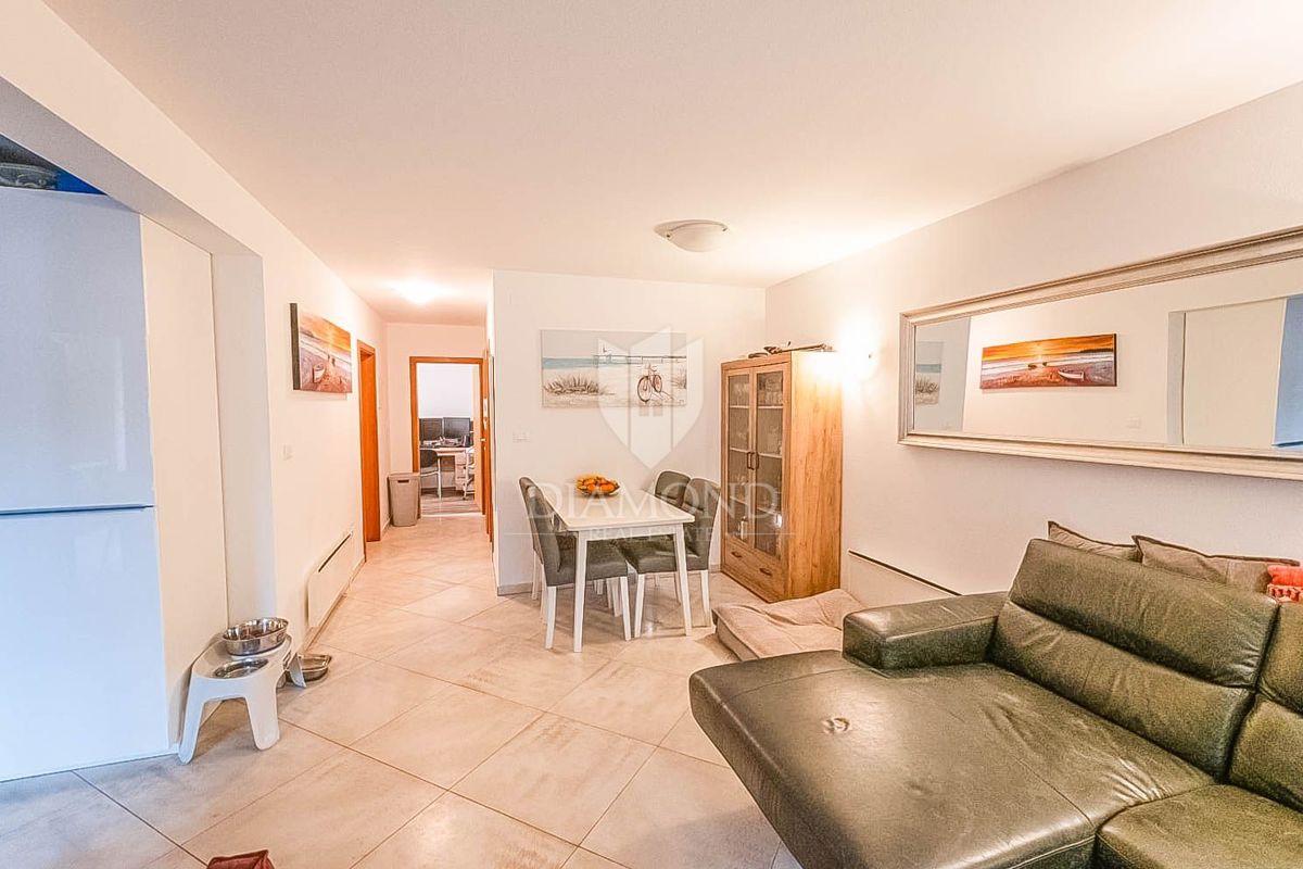 Stanovanje v Medulinu, oaza s teraso in bazenom, 200 m od morja