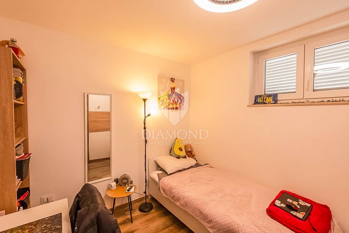 Stanovanje v Medulinu, oaza s teraso in bazenom, 200 m od morja