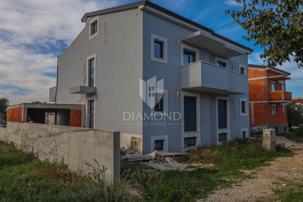 Fažana, okolica, dvojček s pogledom na morje