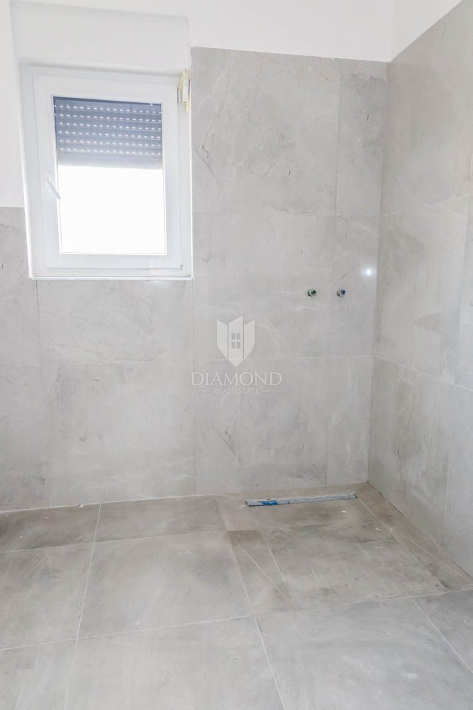 Fažana, okolica, dvojček s pogledom na morje