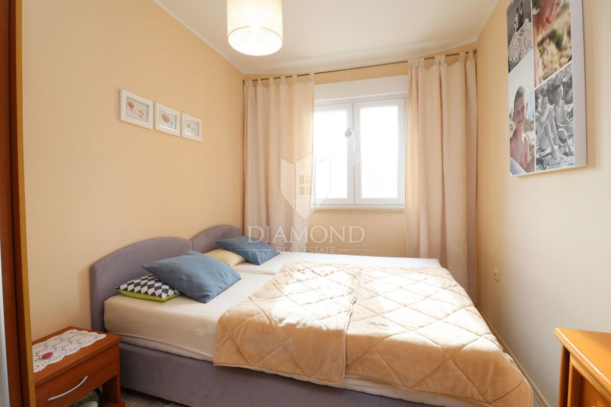 Poreč, hiša z dvema apartmajema in pogledom na morje