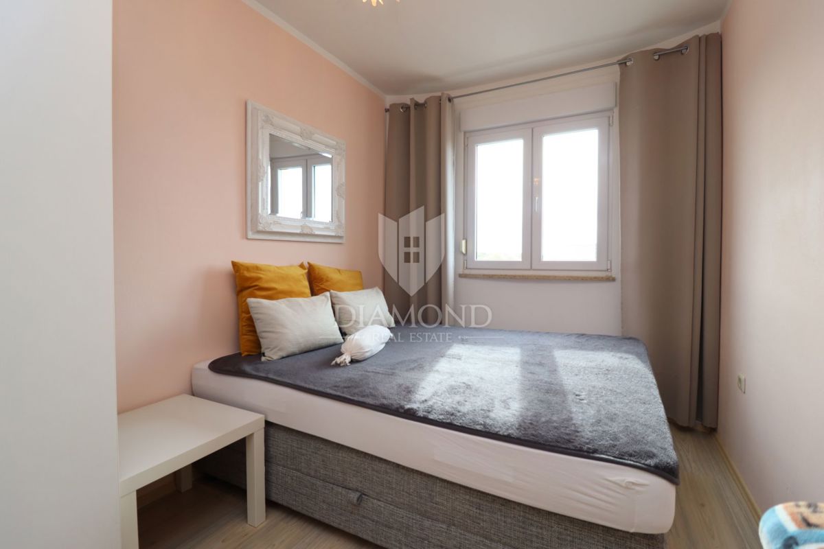 Poreč, hiša z dvema apartmajema in pogledom na morje