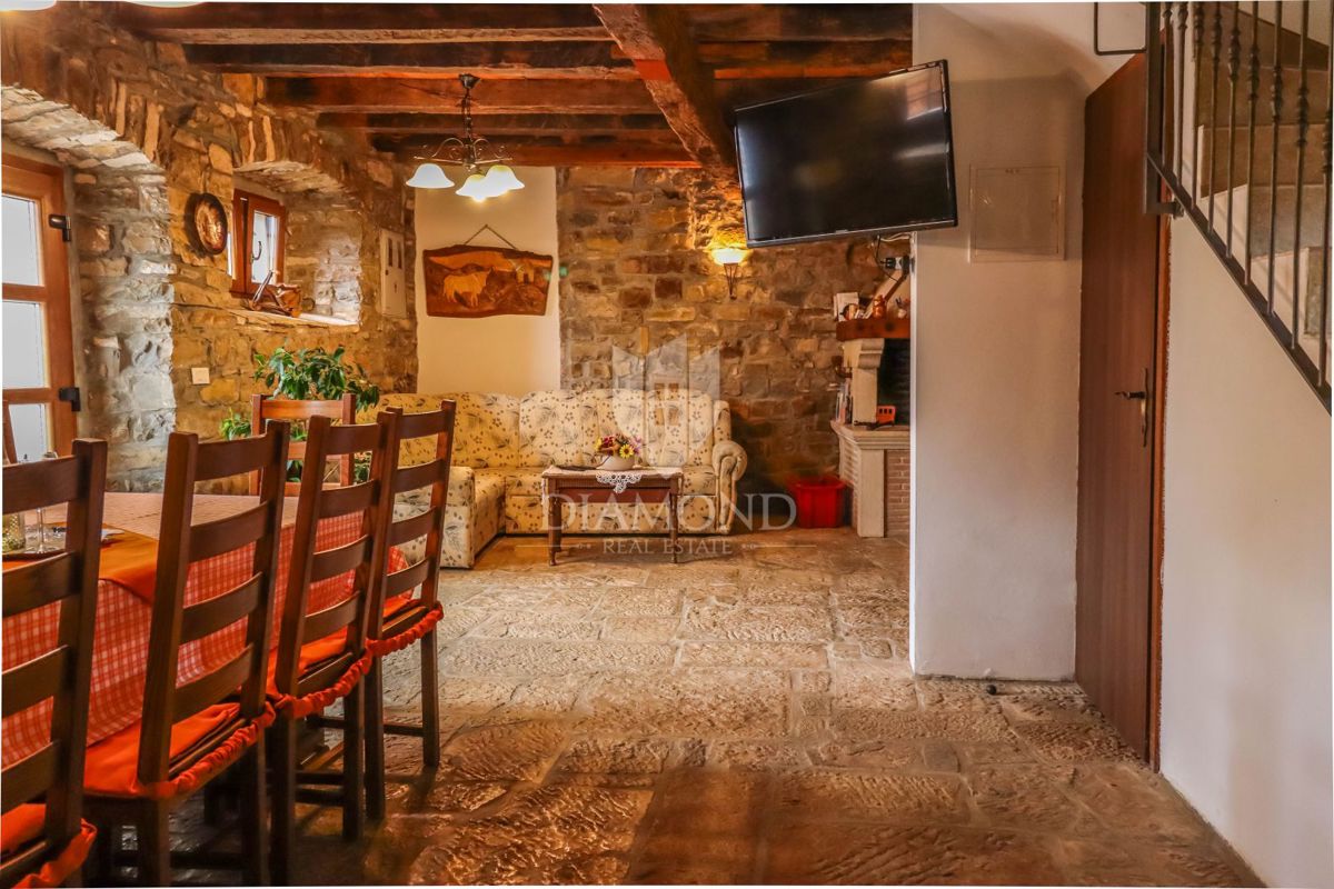 Oprtalj, hiša 139 m2 s čarobnim razgledom! 