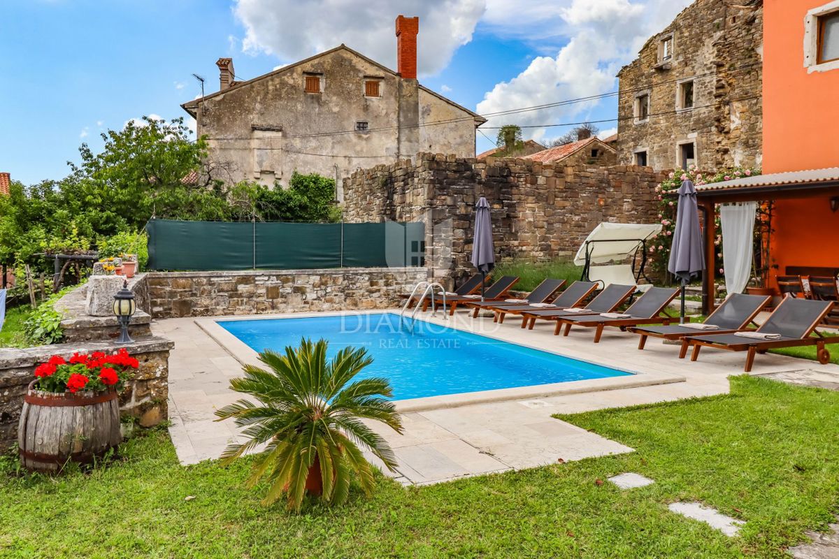 Oprtalj, hiša 139 m2 s čarobnim razgledom! 