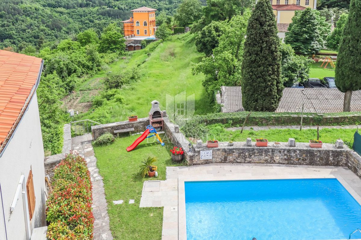 Oprtalj, hiša 139 m2 s čarobnim razgledom! 