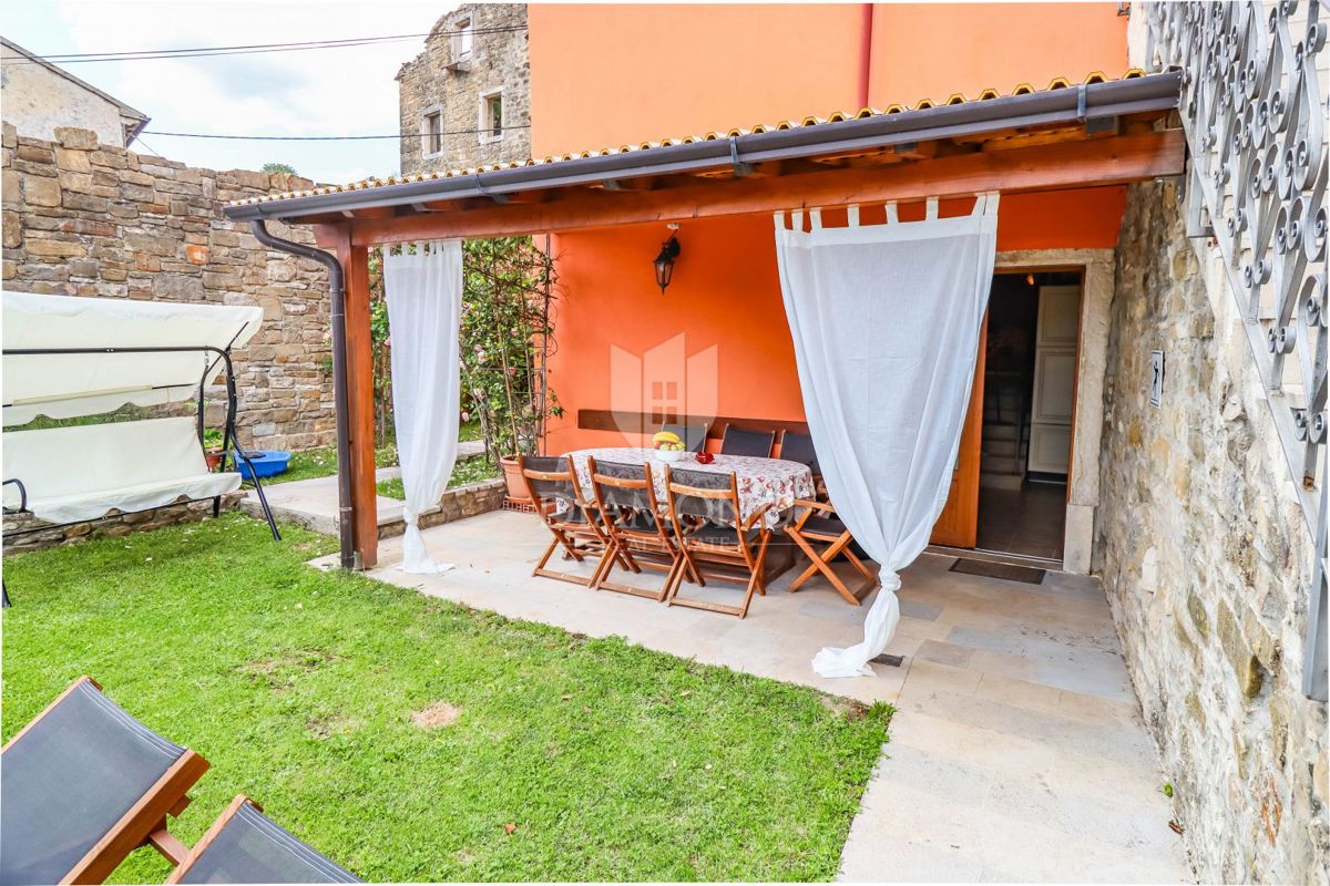 Oprtalj, hiša 139 m2 s čarobnim razgledom! 