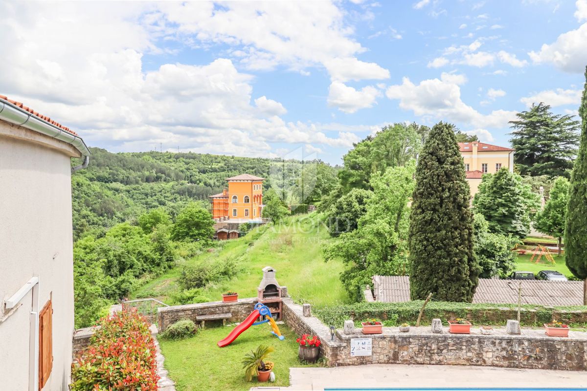 Oprtalj, hiša 139 m2 s čarobnim razgledom! 