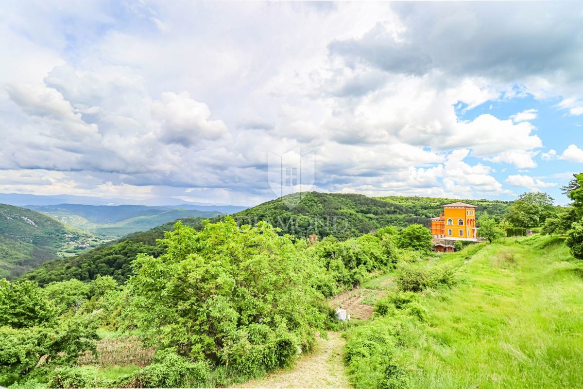 Oprtalj, hiša 139 m2 s čarobnim razgledom! 