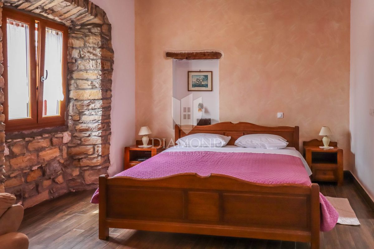 Oprtalj, hiša 139 m2 s čarobnim razgledom! 