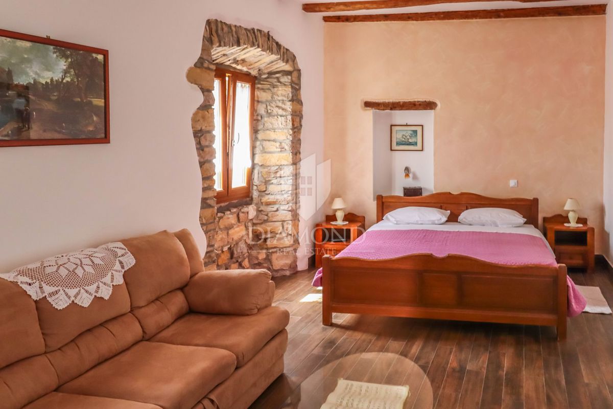 Oprtalj, hiša 139 m2 s čarobnim razgledom! 