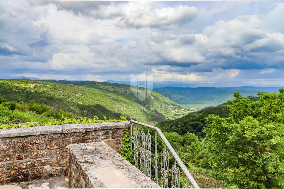 Oprtalj, hiša 139 m2 s čarobnim razgledom! 