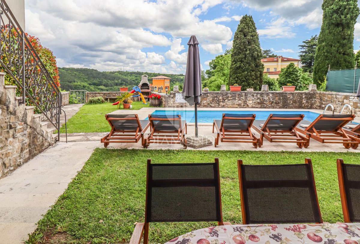 Oprtalj, hiša 139 m2 s čarobnim razgledom! 