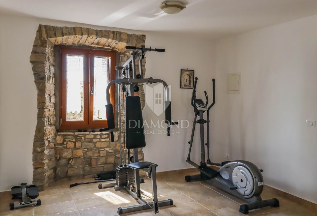 Oprtalj, hiša 139 m2 s čarobnim razgledom! 