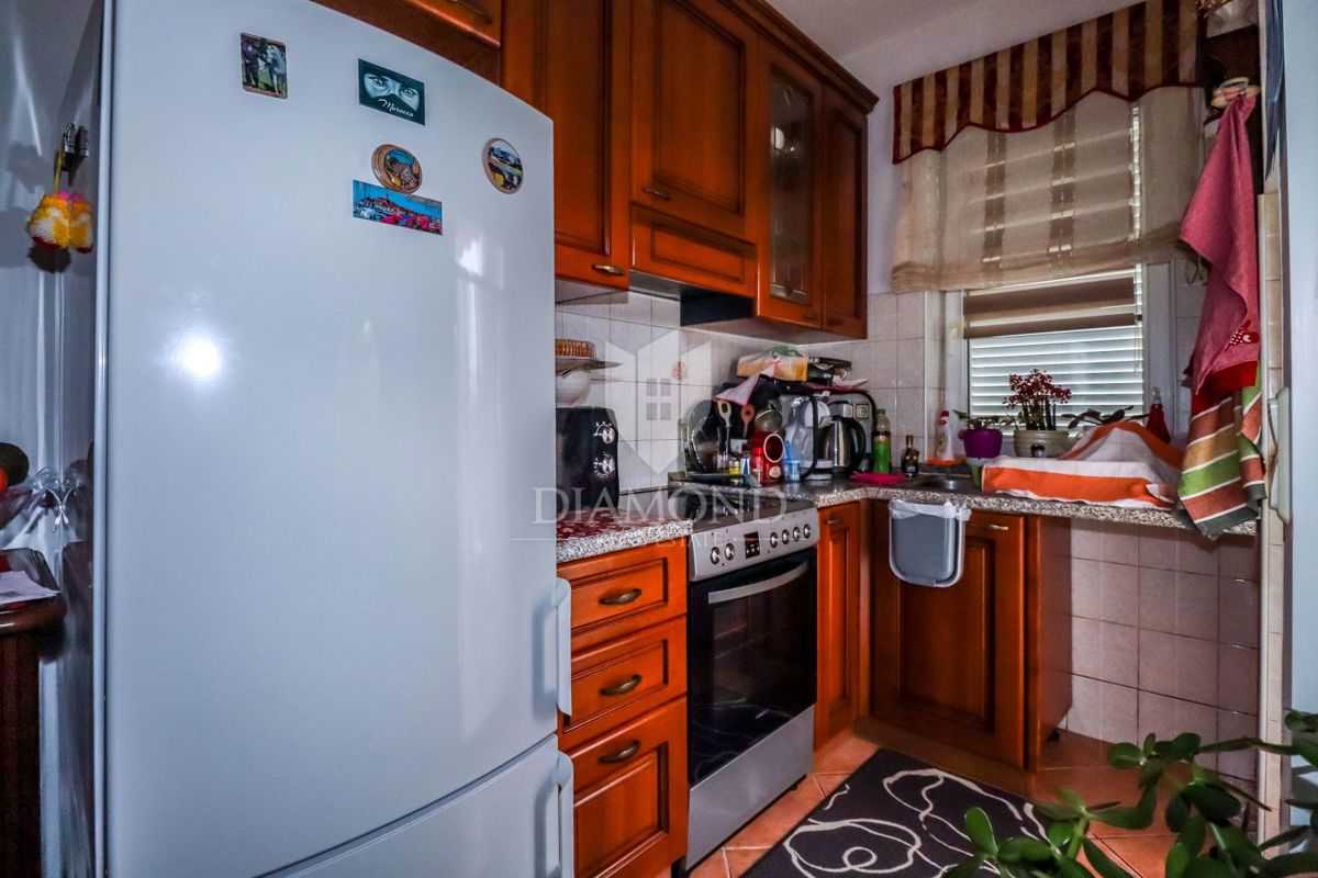 PRILOŽNOST! Stanovanje v Rovinju z balkonom in eno spalnico