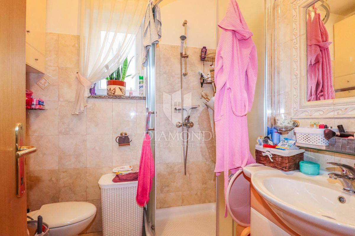 PRILOŽNOST! Stanovanje v Rovinju z balkonom in eno spalnico