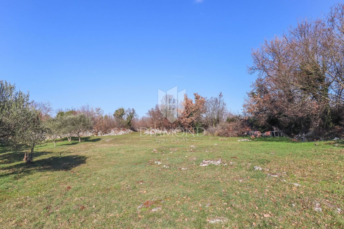 Čudovita parcela v bližini Rovinja