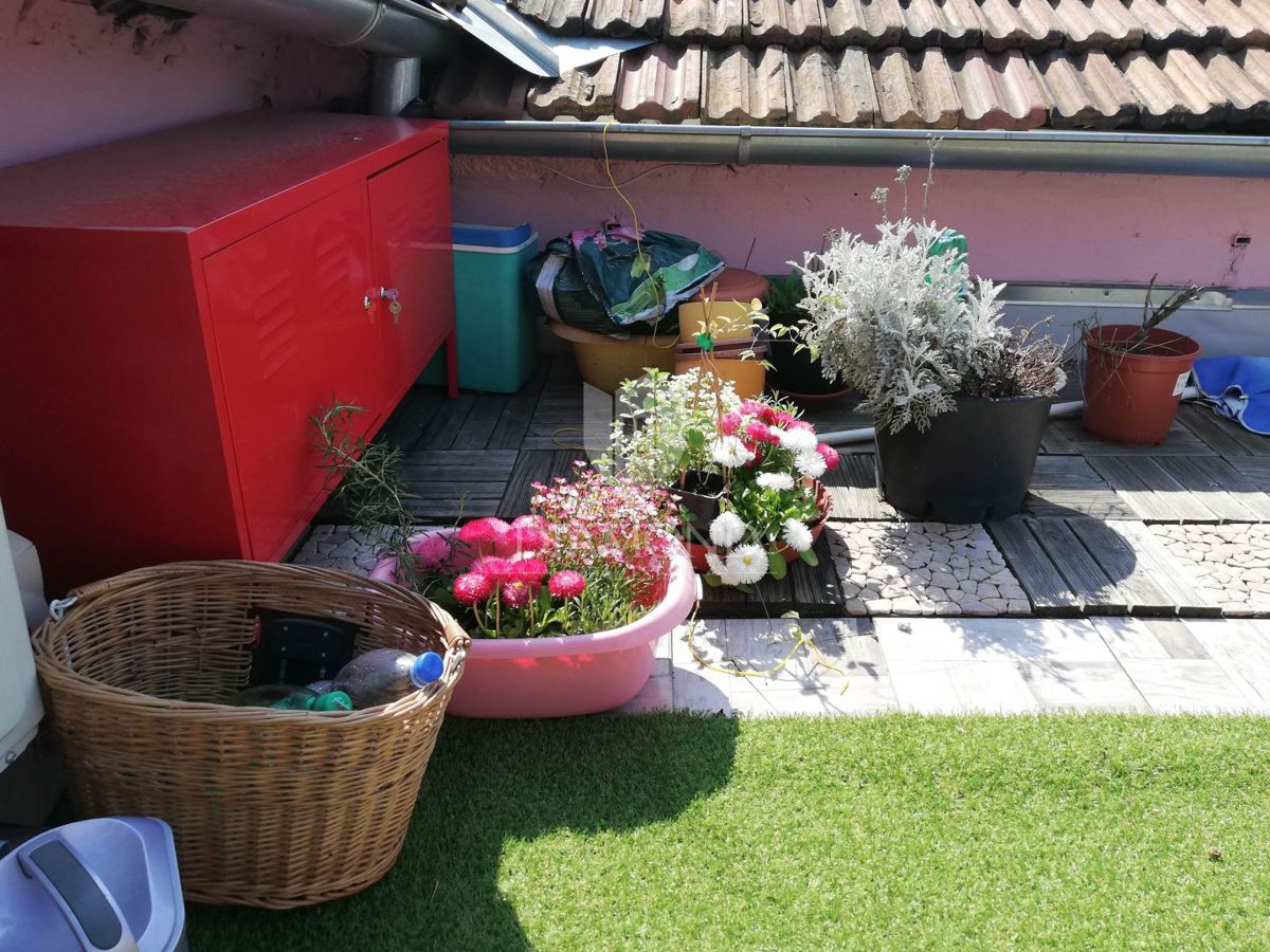 Zagreb, Donji Grad! Enosobno stanovanje z veliko teraso!