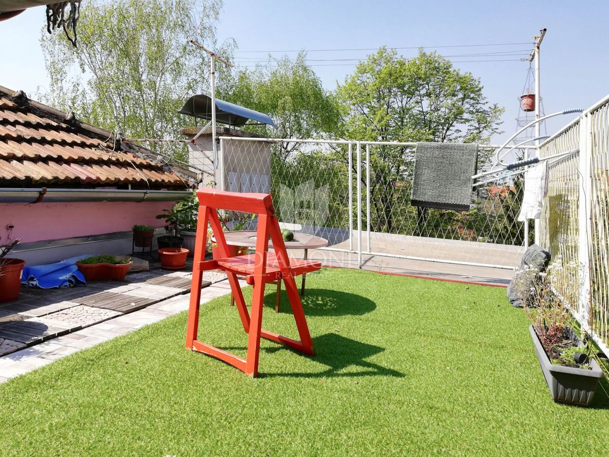 Zagreb, Donji Grad! Enosobno stanovanje z veliko teraso!