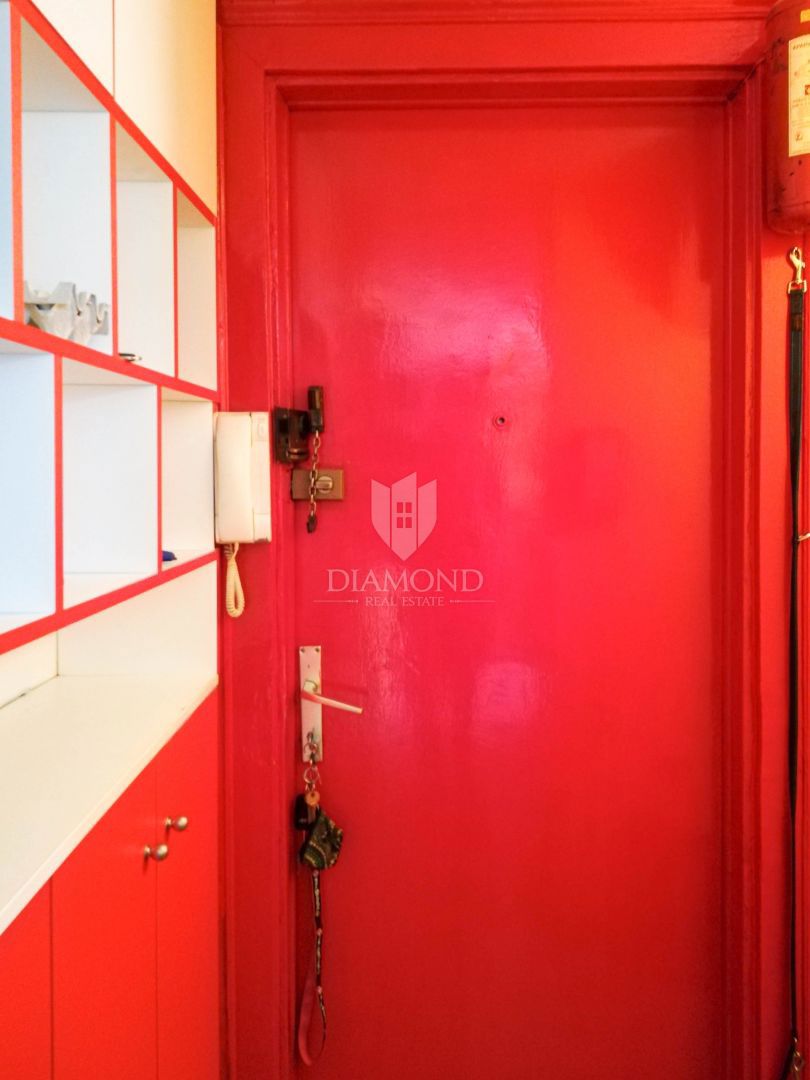 Zagreb, Donji Grad! Enosobno stanovanje z veliko teraso!