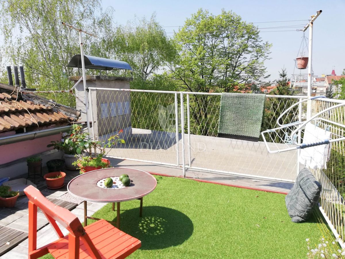 Zagreb, Donji Grad! Enosobno stanovanje z veliko teraso!