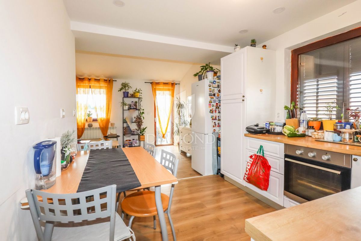 PRILOŽNOST! ROVINJ! 3 STANOVANJA, VRT, PARKIRIŠČE!!!