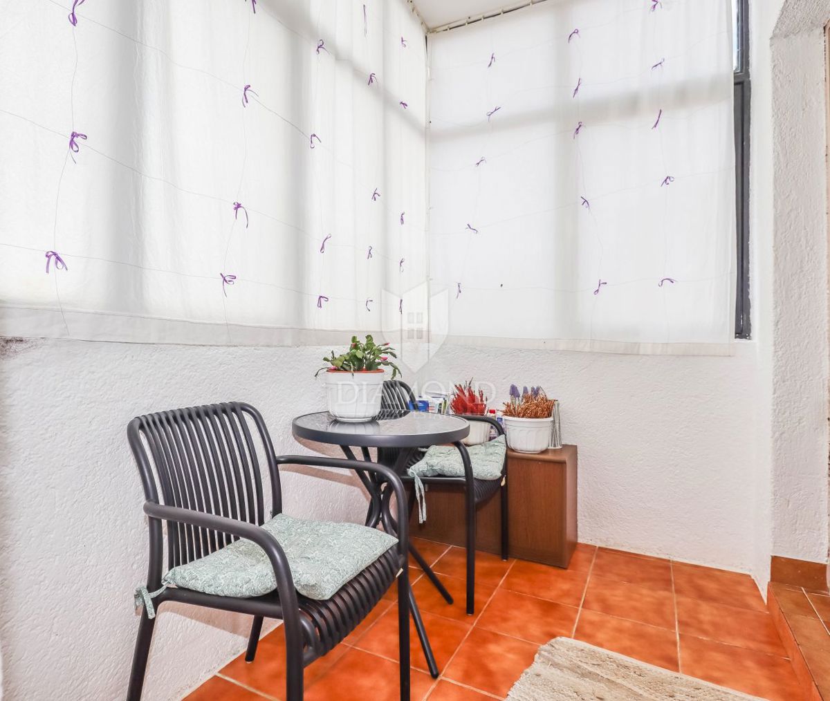 PRILOŽNOST! ROVINJ! 3 STANOVANJA, VRT, PARKIRIŠČE!!!