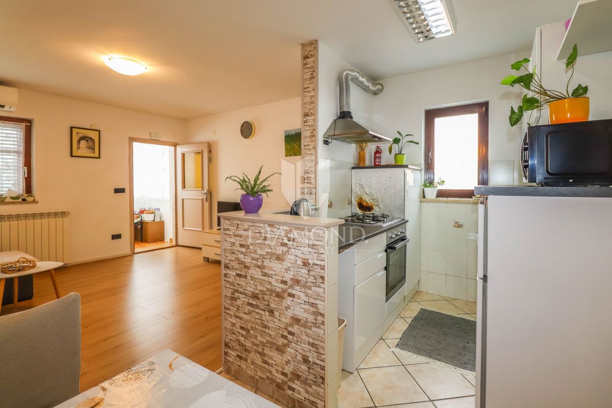 PRILOŽNOST! ROVINJ! 3 STANOVANJA, VRT, PARKIRIŠČE!!!