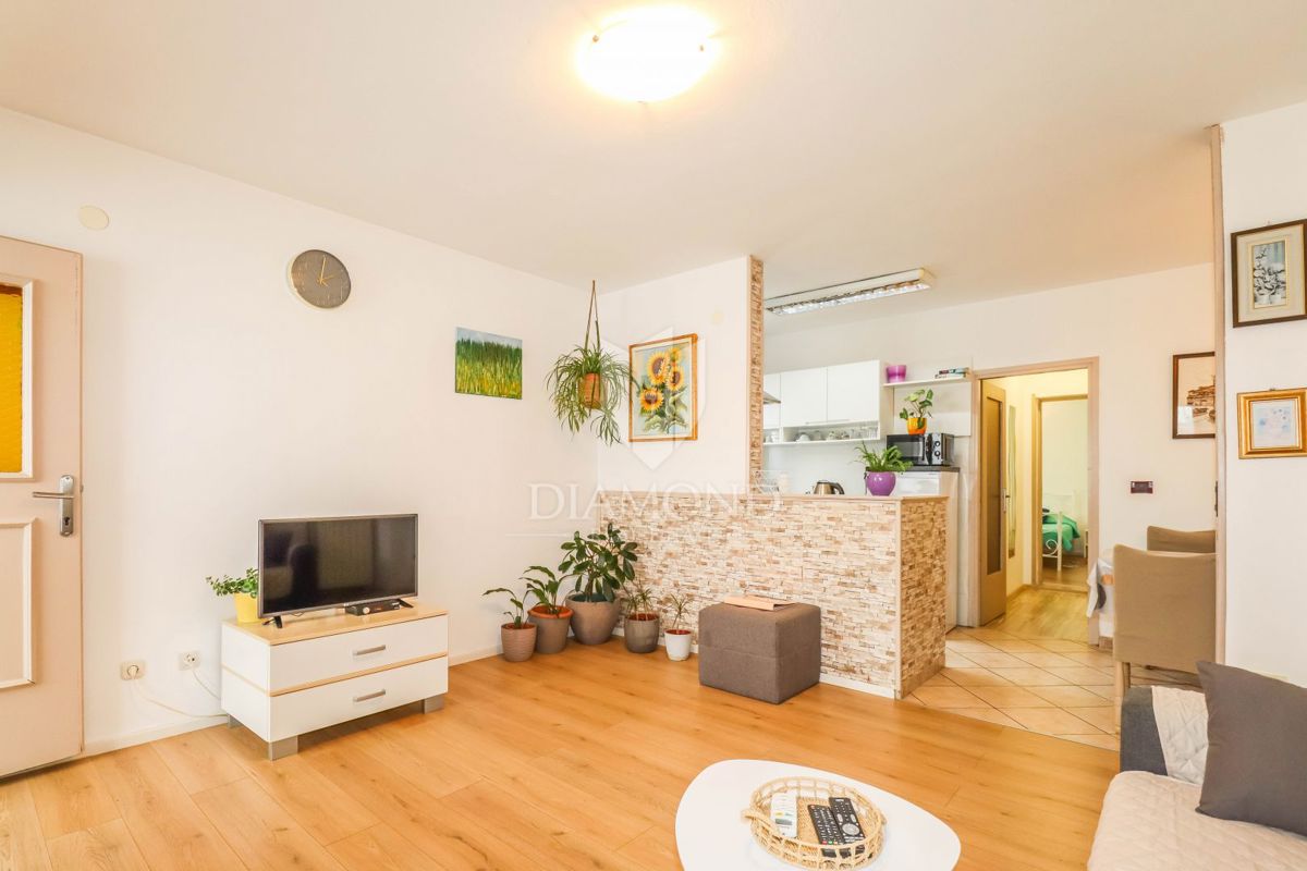 PRILOŽNOST! ROVINJ! 3 STANOVANJA, VRT, PARKIRIŠČE!!!