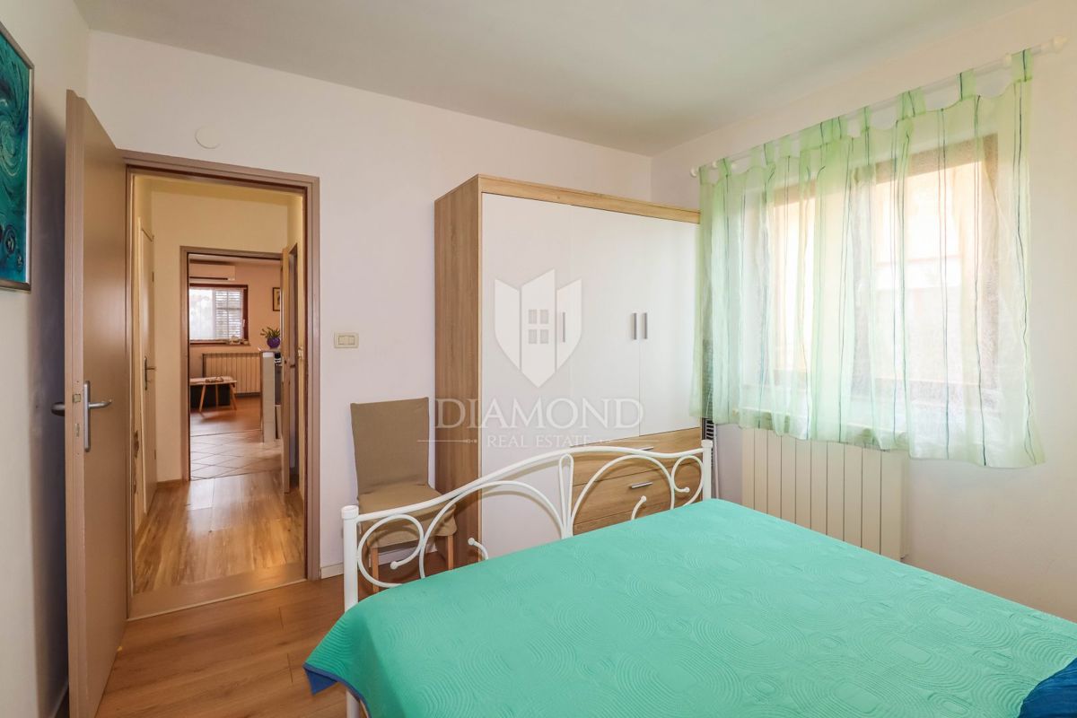 PRILOŽNOST! ROVINJ! 3 STANOVANJA, VRT, PARKIRIŠČE!!!