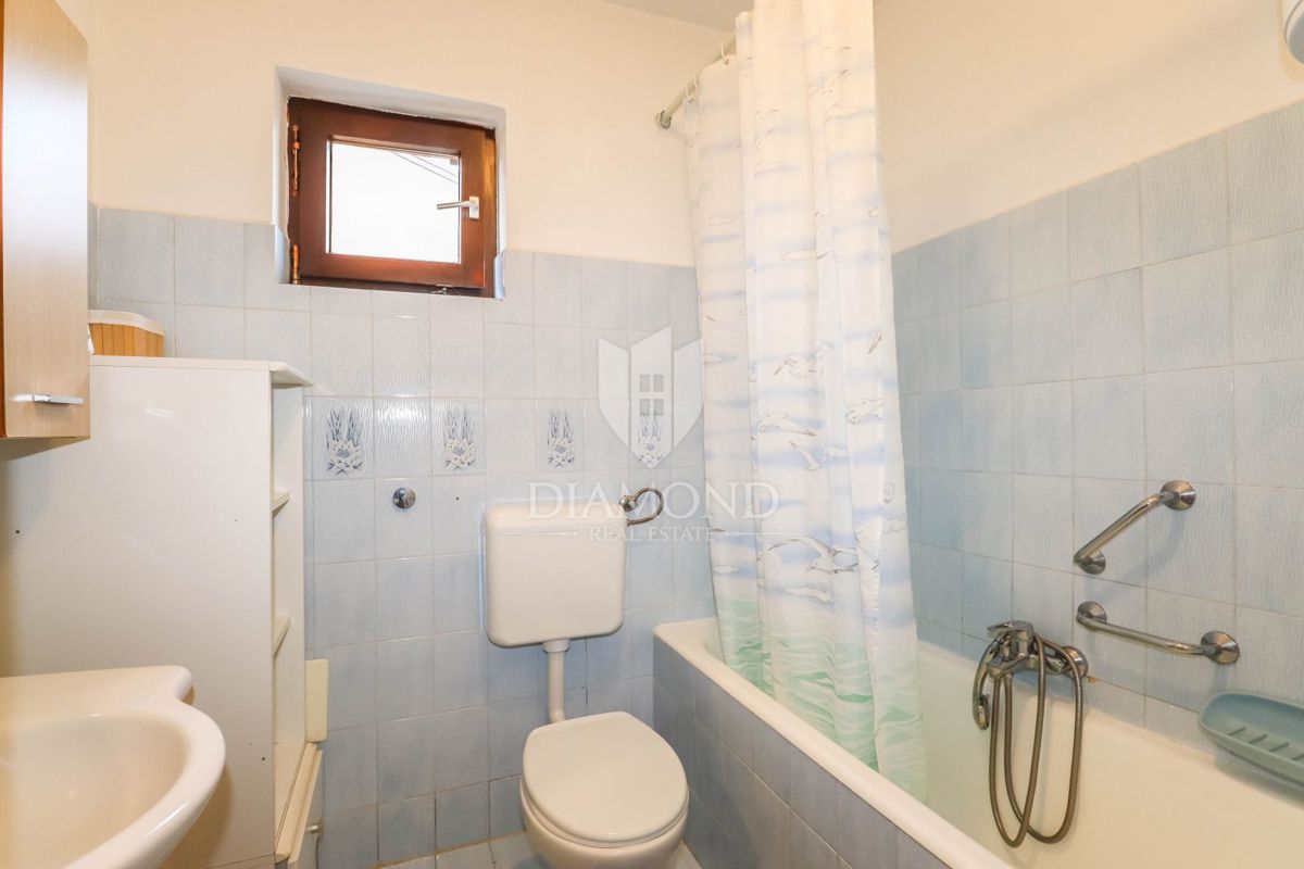 PRILOŽNOST! ROVINJ! 3 STANOVANJA, VRT, PARKIRIŠČE!!!