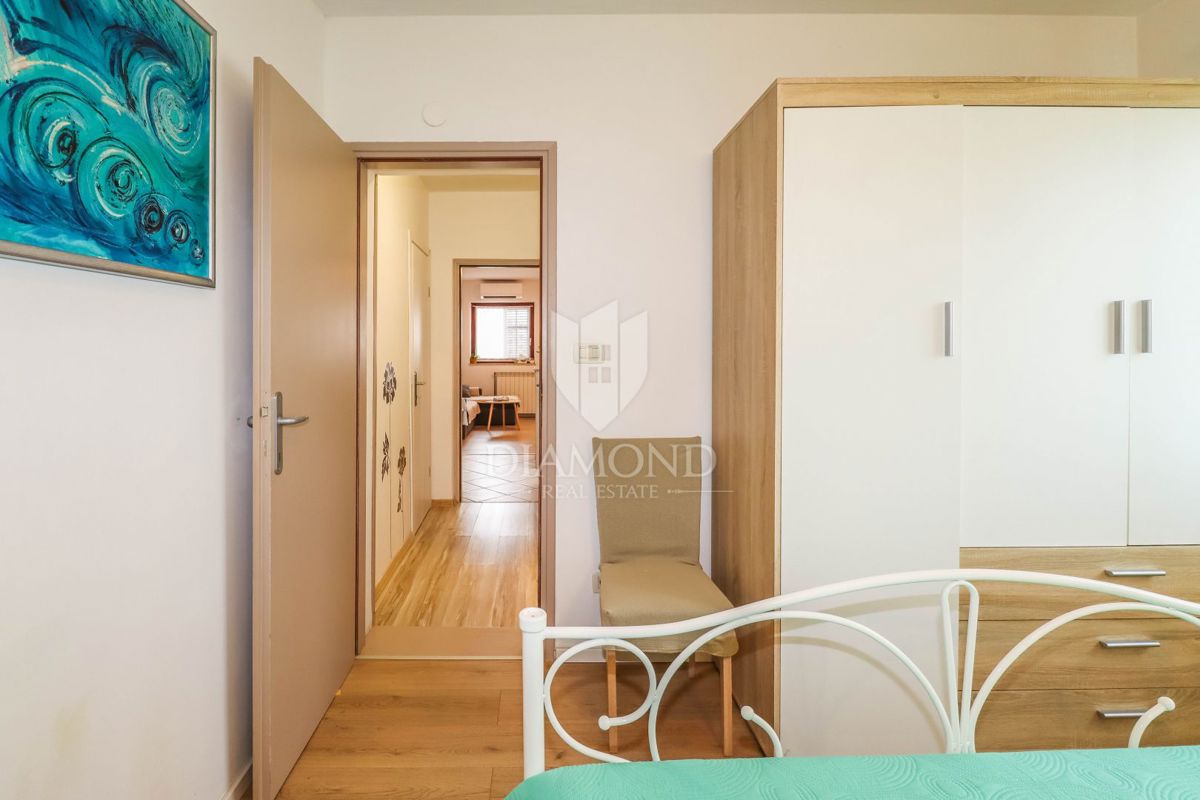 PRILOŽNOST! ROVINJ! 3 STANOVANJA, VRT, PARKIRIŠČE!!!