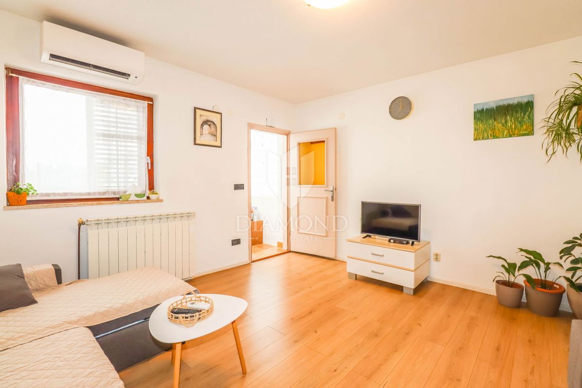 PRILOŽNOST! ROVINJ! 3 STANOVANJA, VRT, PARKIRIŠČE!!!