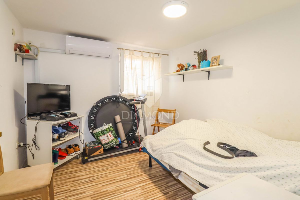 PRILOŽNOST! ROVINJ! 3 STANOVANJA, VRT, PARKIRIŠČE!!!