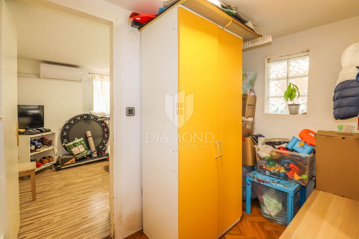 PRILOŽNOST! ROVINJ! 3 STANOVANJA, VRT, PARKIRIŠČE!!!