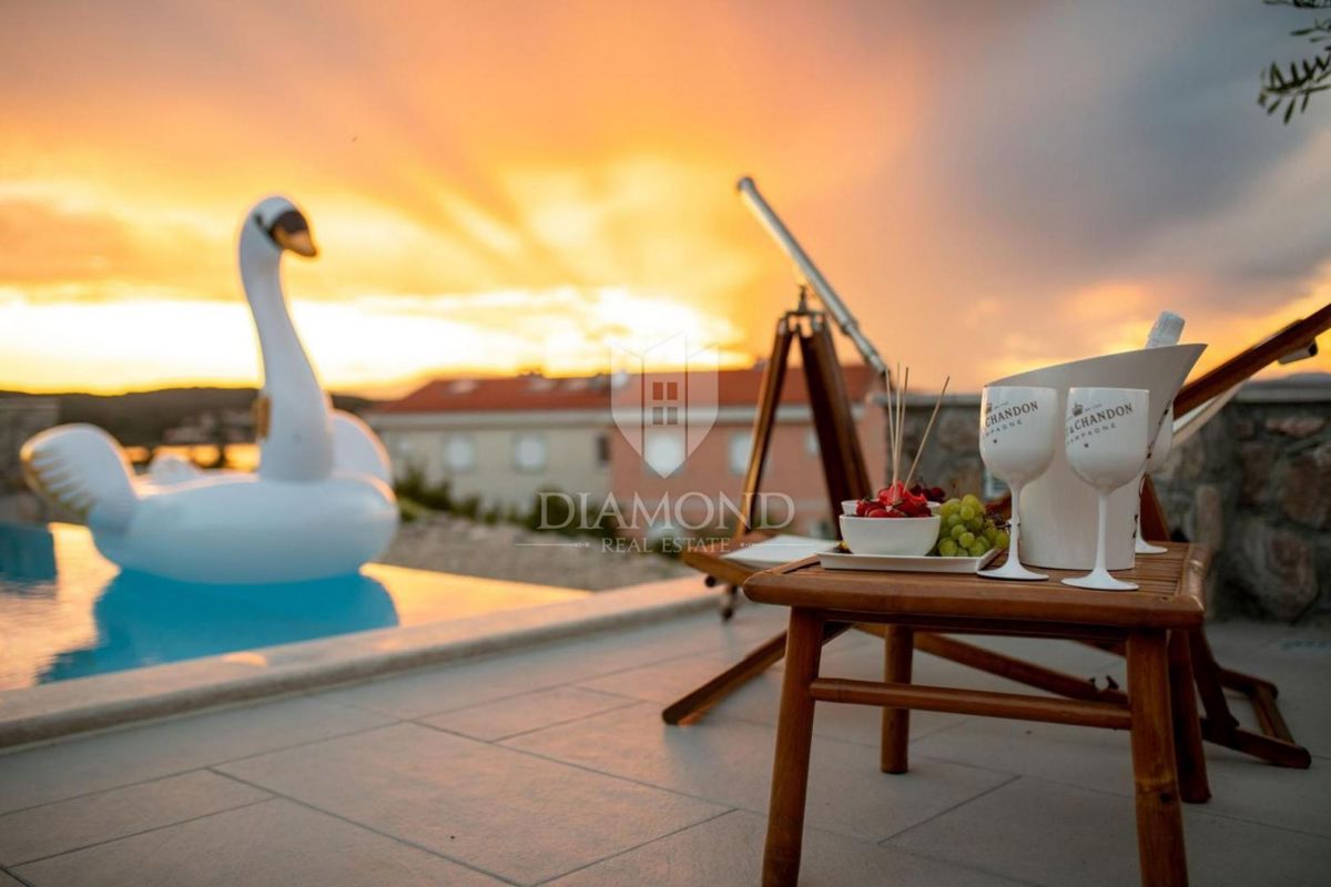 Krk, Klimno, apartmajska hiša s pogledom na morje