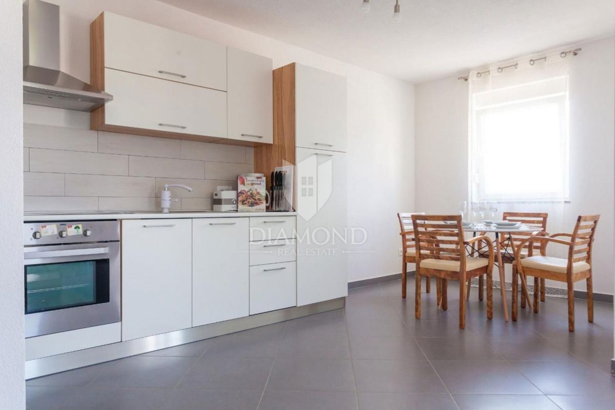 Krk, Klimno, apartmajska hiša s pogledom na morje