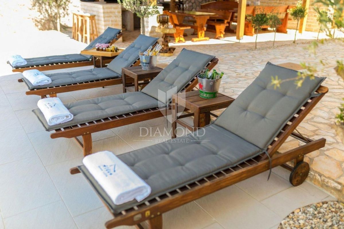 Krk, Klimno, apartmajska hiša s pogledom na morje