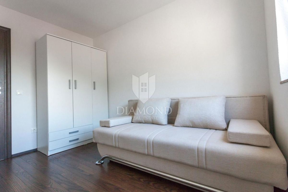 Krk, Klimno, apartmajska hiša s pogledom na morje