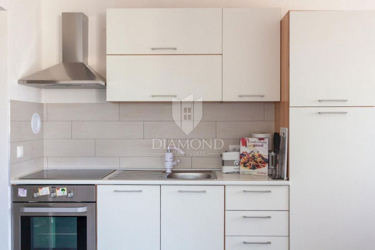 Krk, Klimno, apartmajska hiša s pogledom na morje