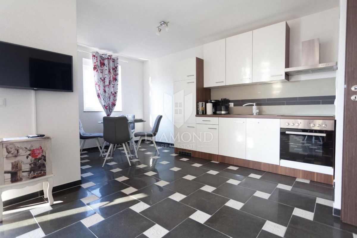 Krk, Klimno, apartmajska hiša s pogledom na morje