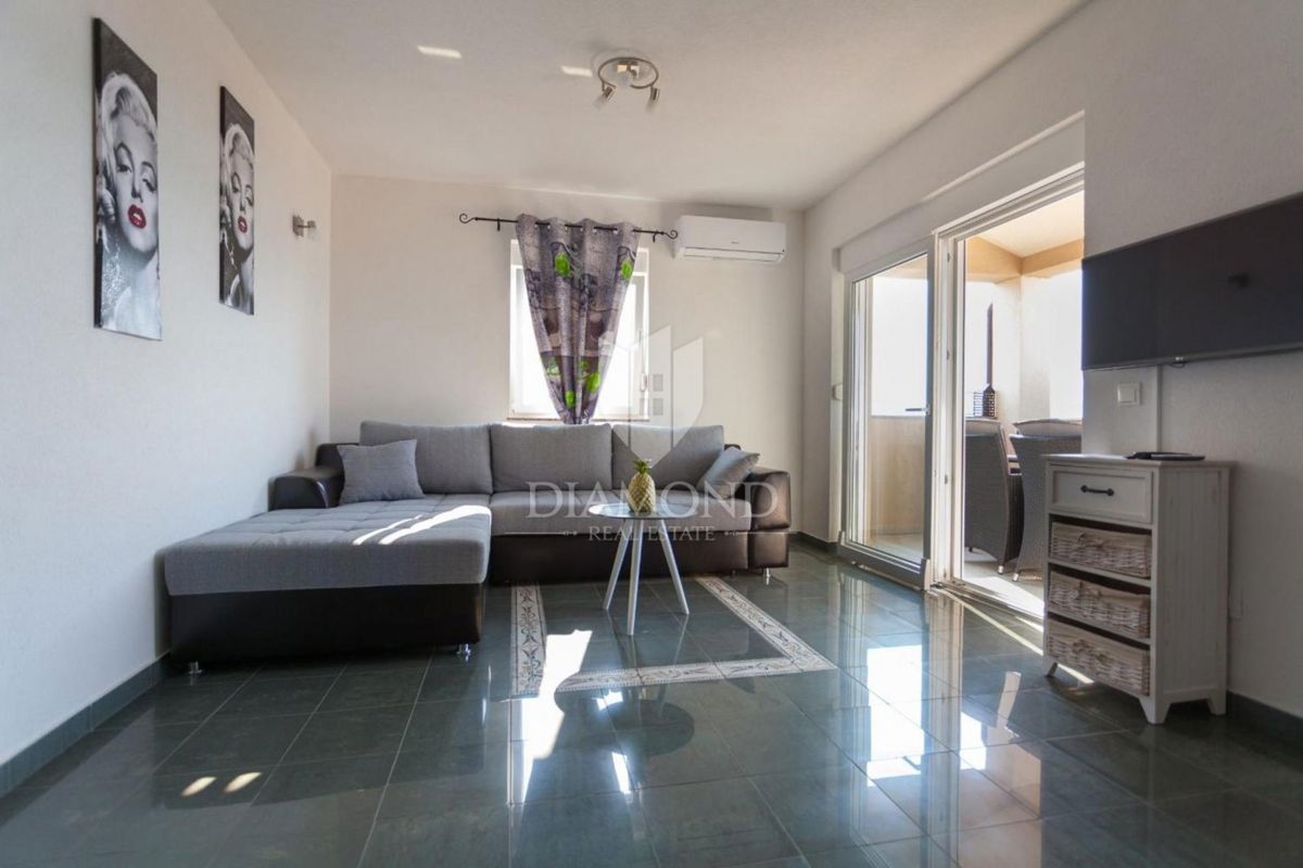 Krk, Klimno, apartmajska hiša s pogledom na morje